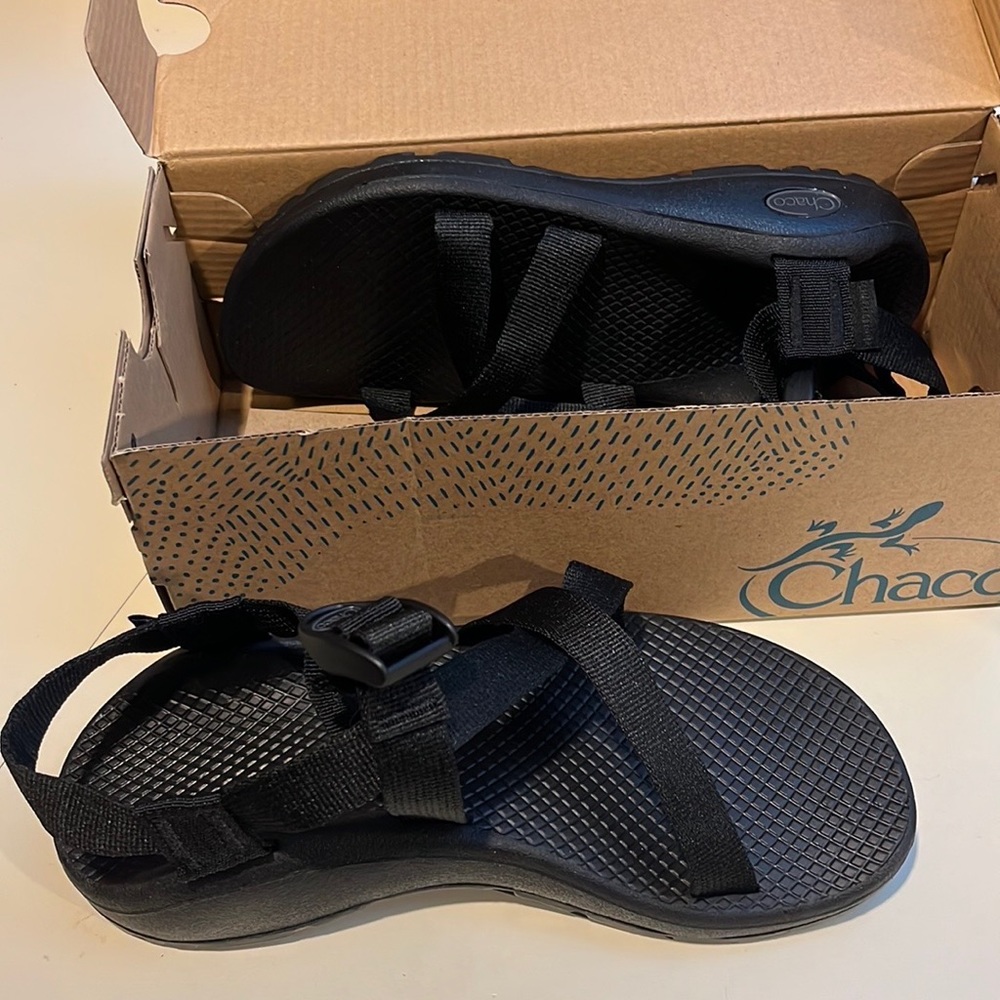 Women’s size 7 Zcloud Chacos - solid black